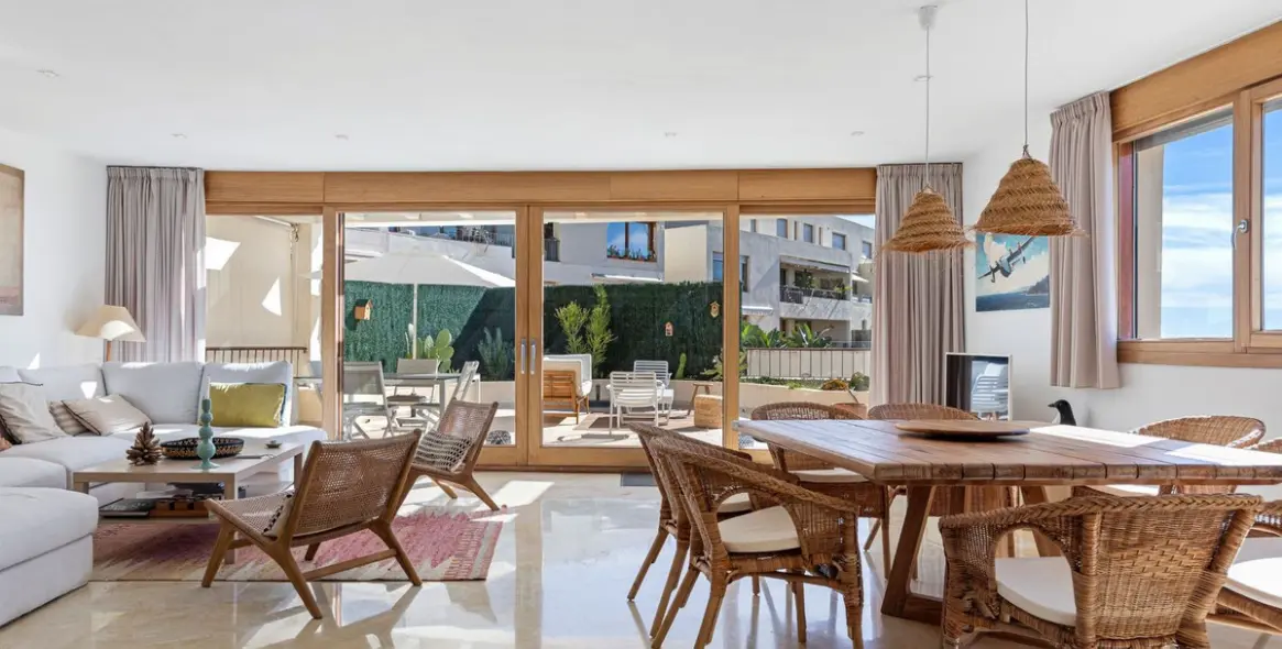 Продажа двухуровневого пентхауса в Altos de los Monteros 6