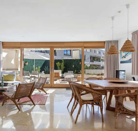 Продажа двухуровневого пентхауса в Altos de los Monteros