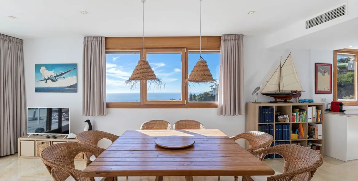 Продажа двухуровневого пентхауса в Altos de los Monteros 11