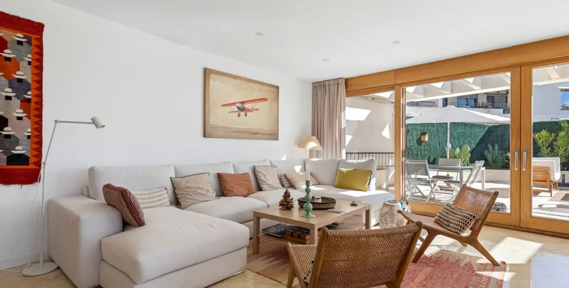 Продажа двухуровневого пентхауса в Altos de los Monteros 14