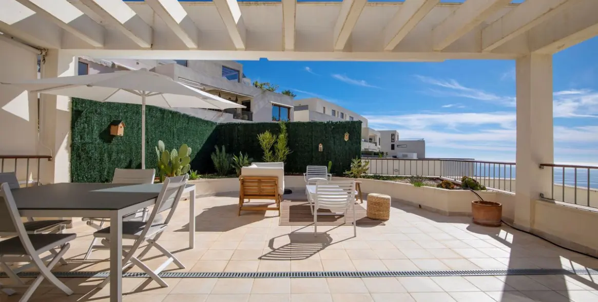 Продажа двухуровневого пентхауса в Altos de los Monteros 16