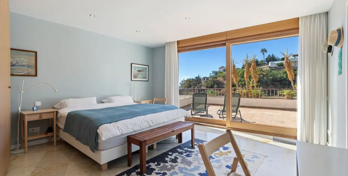 Продажа двухуровневого пентхауса в Altos de los Monteros 23