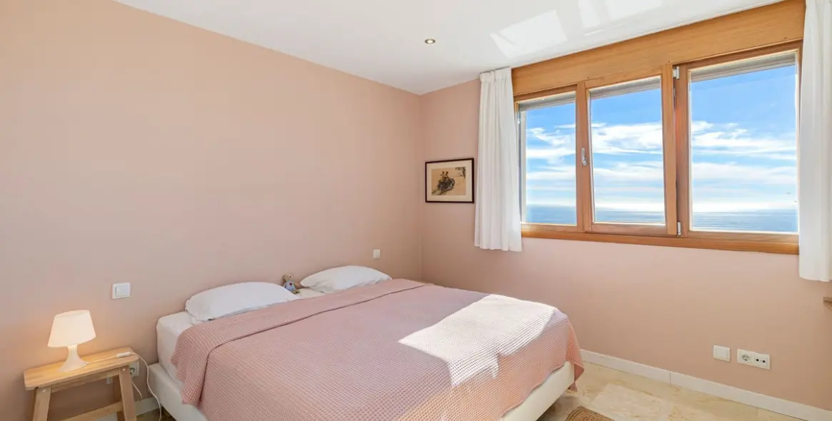 Продажа двухуровневого пентхауса в Altos de los Monteros 29