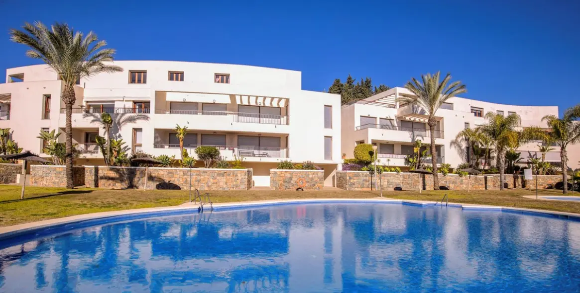 Продажа двухуровневого пентхауса в Altos de los Monteros 30