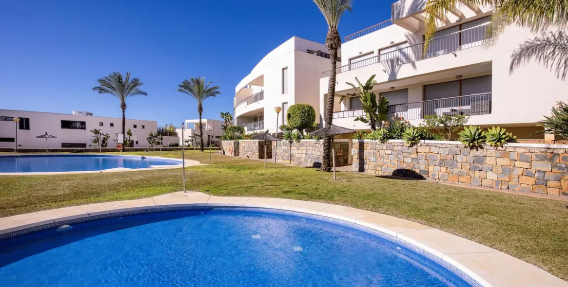 Продажа двухуровневого пентхауса в Altos de los Monteros 31