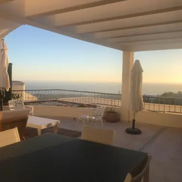 Продажа двухуровневого пентхауса в Altos de los Monteros