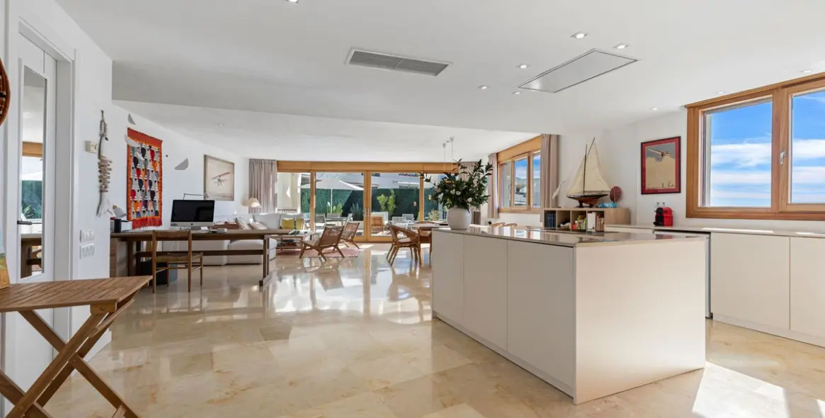 Продажа двухуровневого пентхауса в Altos de los Monteros 5