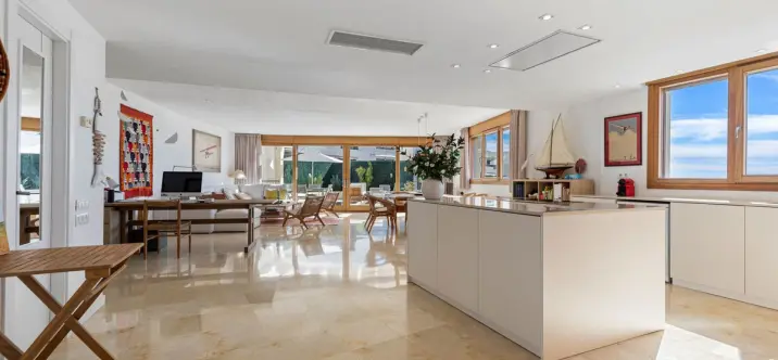 Продажа двухуровневого пентхауса в Altos de los Monteros 4