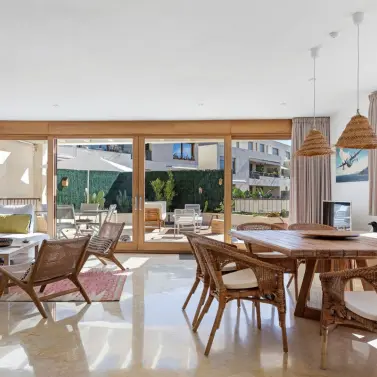 Продажа двухуровневого пентхауса в Altos de los Monteros