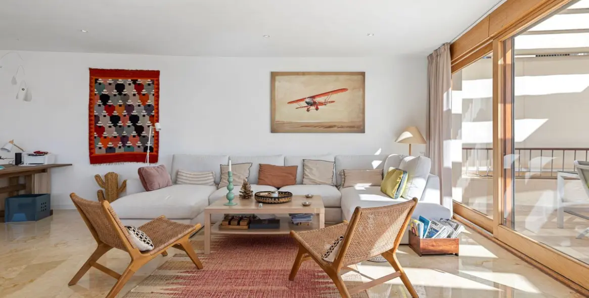 Продажа двухуровневого пентхауса в Altos de los Monteros 13