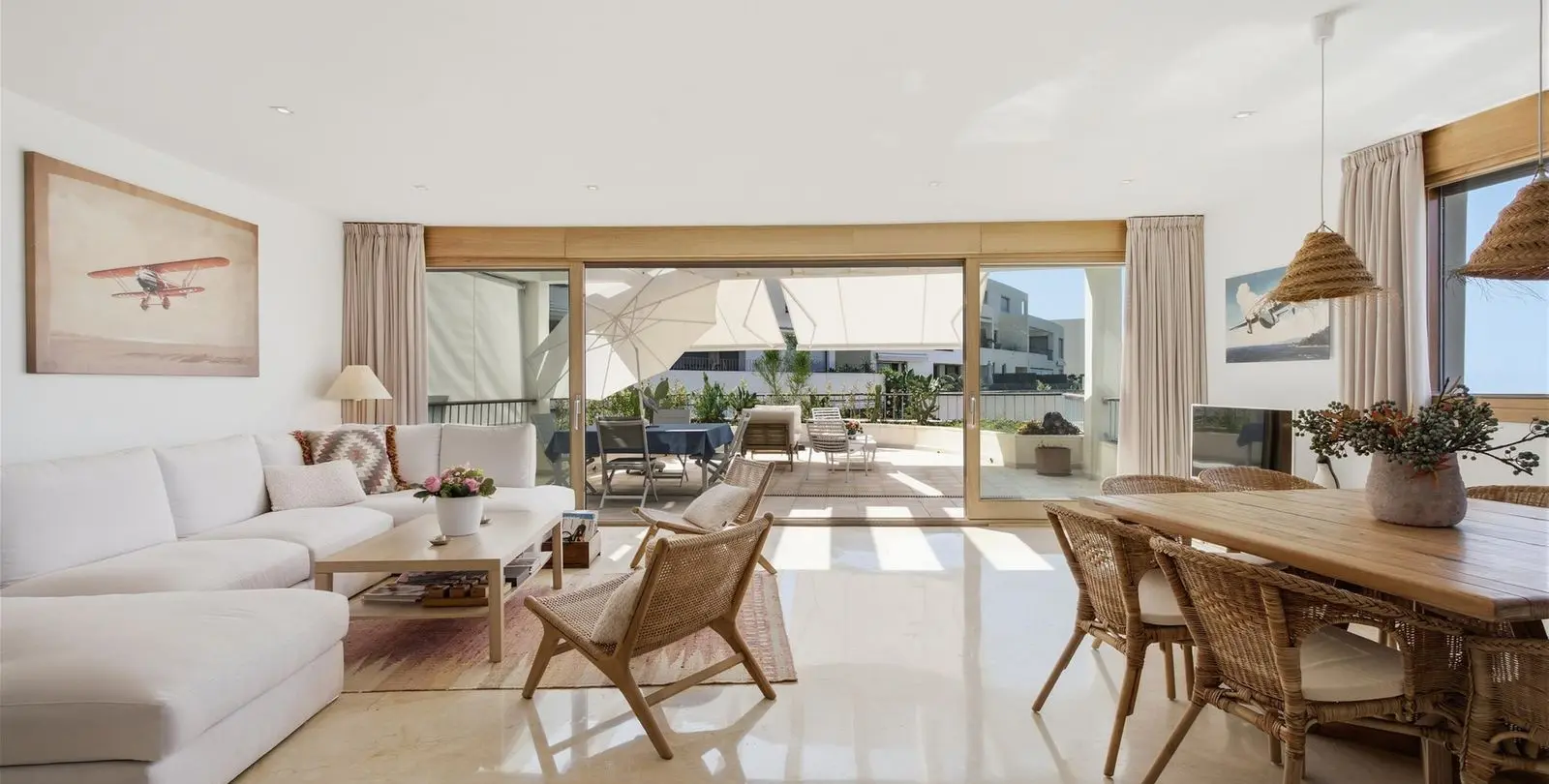Продажа двухуровневого пентхауса в Altos de los Monteros 2