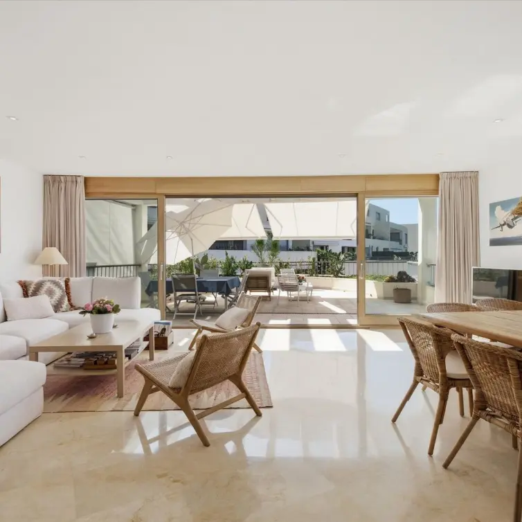 Продажа двухуровневого пентхауса в Altos de los Monteros