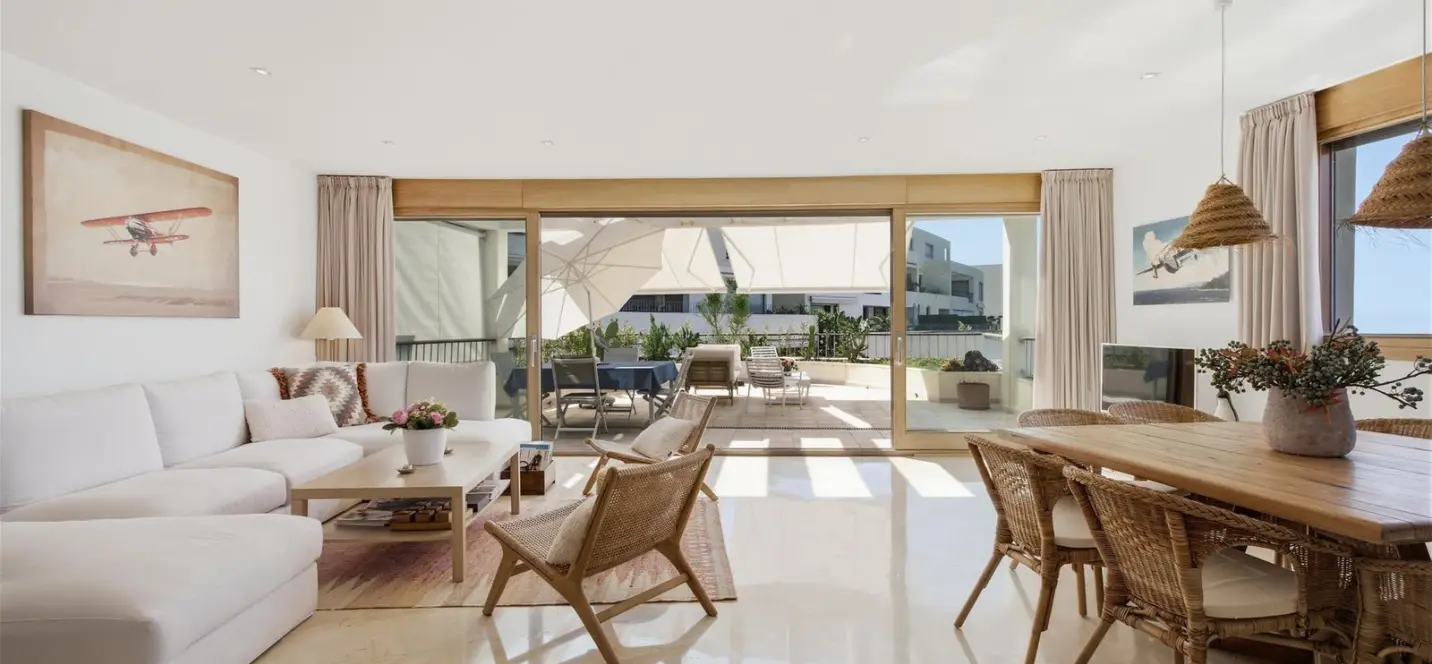 Продажа двухуровневого пентхауса в Altos de los Monteros 1
