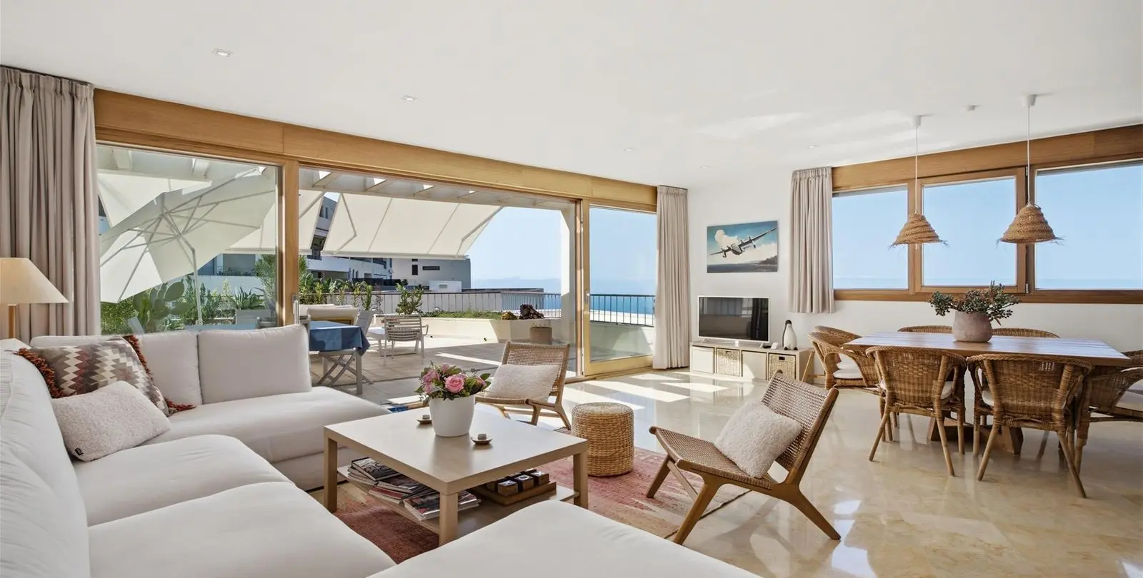 Продажа двухуровневого пентхауса в Altos de los Monteros 3