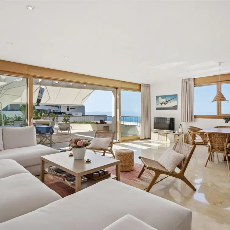 Продажа двухуровневого пентхауса в Altos de los Monteros