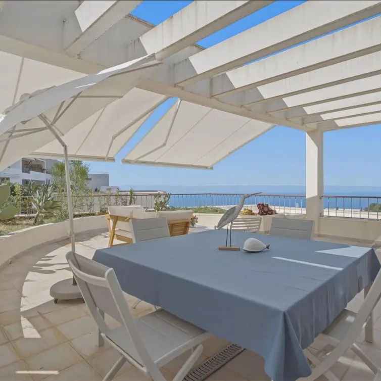 Продажа двухуровневого пентхауса в Altos de los Monteros