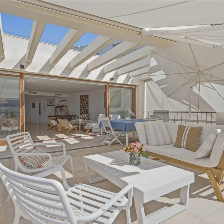 Продажа двухуровневого пентхауса в Altos de los Monteros