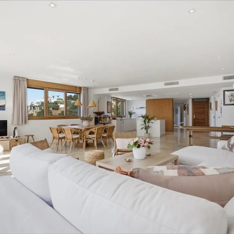 Продажа двухуровневого пентхауса в Altos de los Monteros