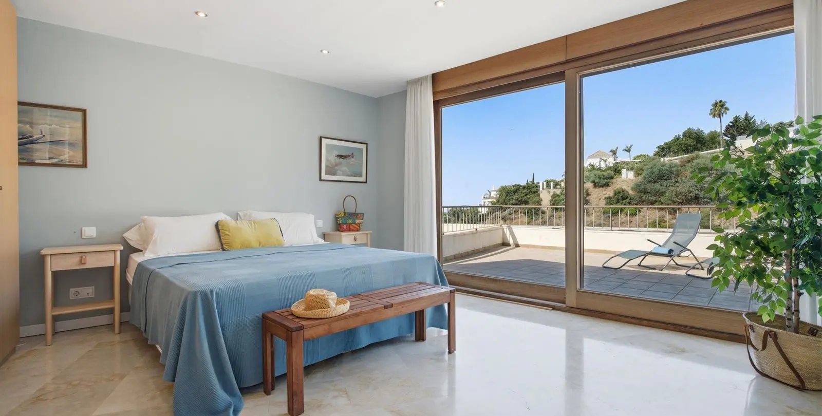Продажа двухуровневого пентхауса в Altos de los Monteros 11