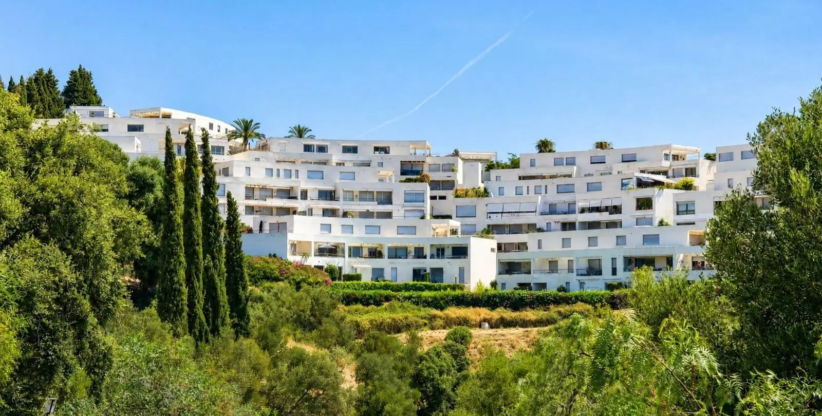 Продажа двухуровневого пентхауса в Altos de los Monteros 12