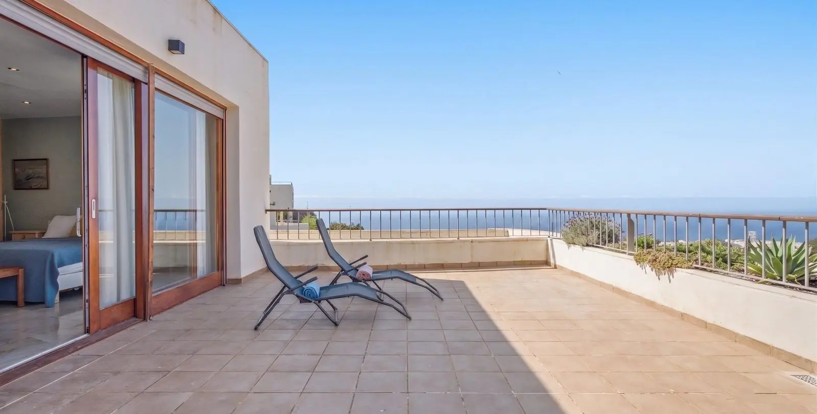 Продажа двухуровневого пентхауса в Altos de los Monteros 14