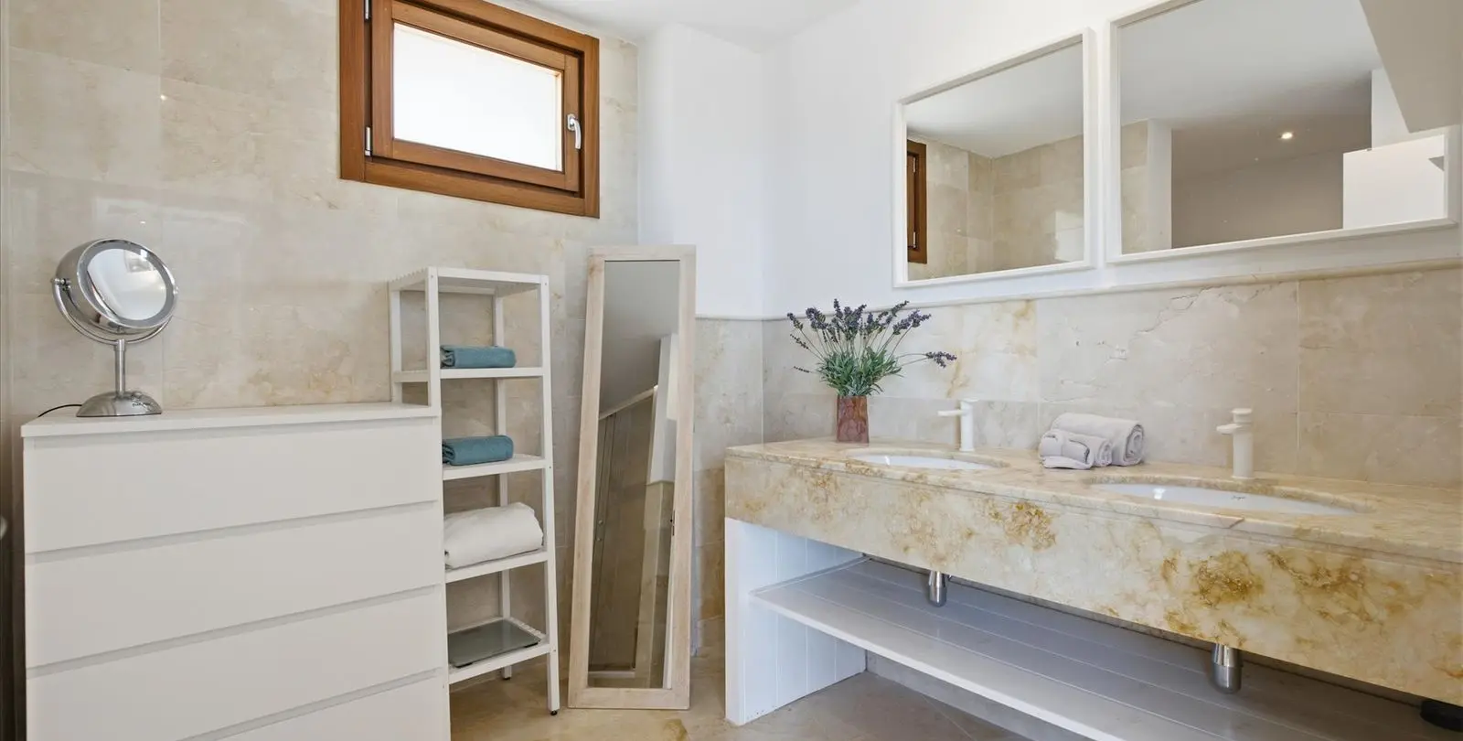 Продажа двухуровневого пентхауса в Altos de los Monteros 15