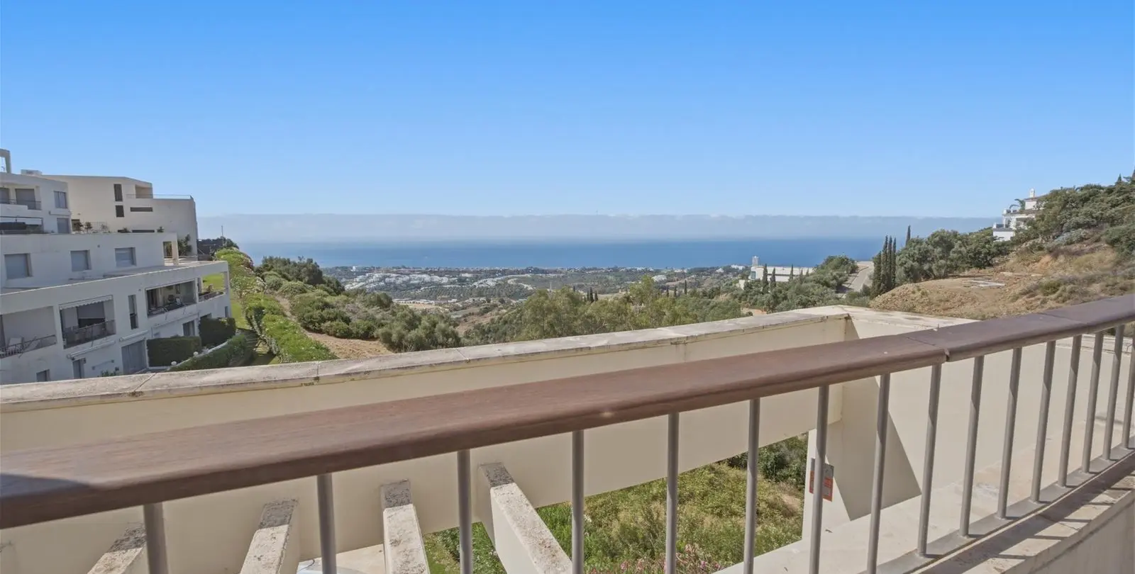 Продажа двухуровневого пентхауса в Altos de los Monteros 16