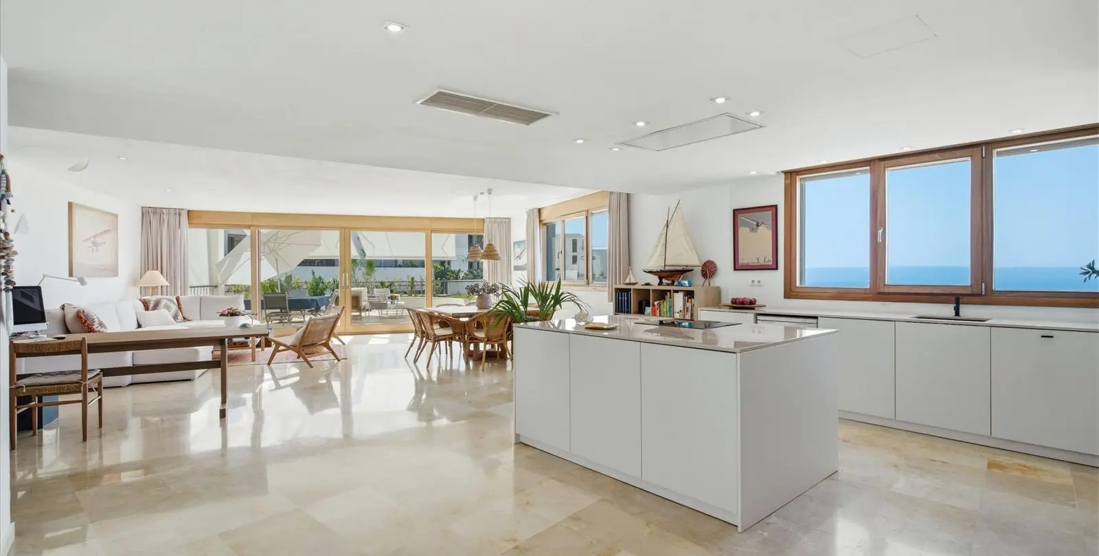 Продажа двухуровневого пентхауса в Altos de los Monteros 24