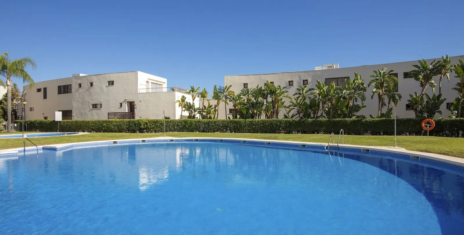 Продажа двухуровневого пентхауса в Altos de los Monteros 25