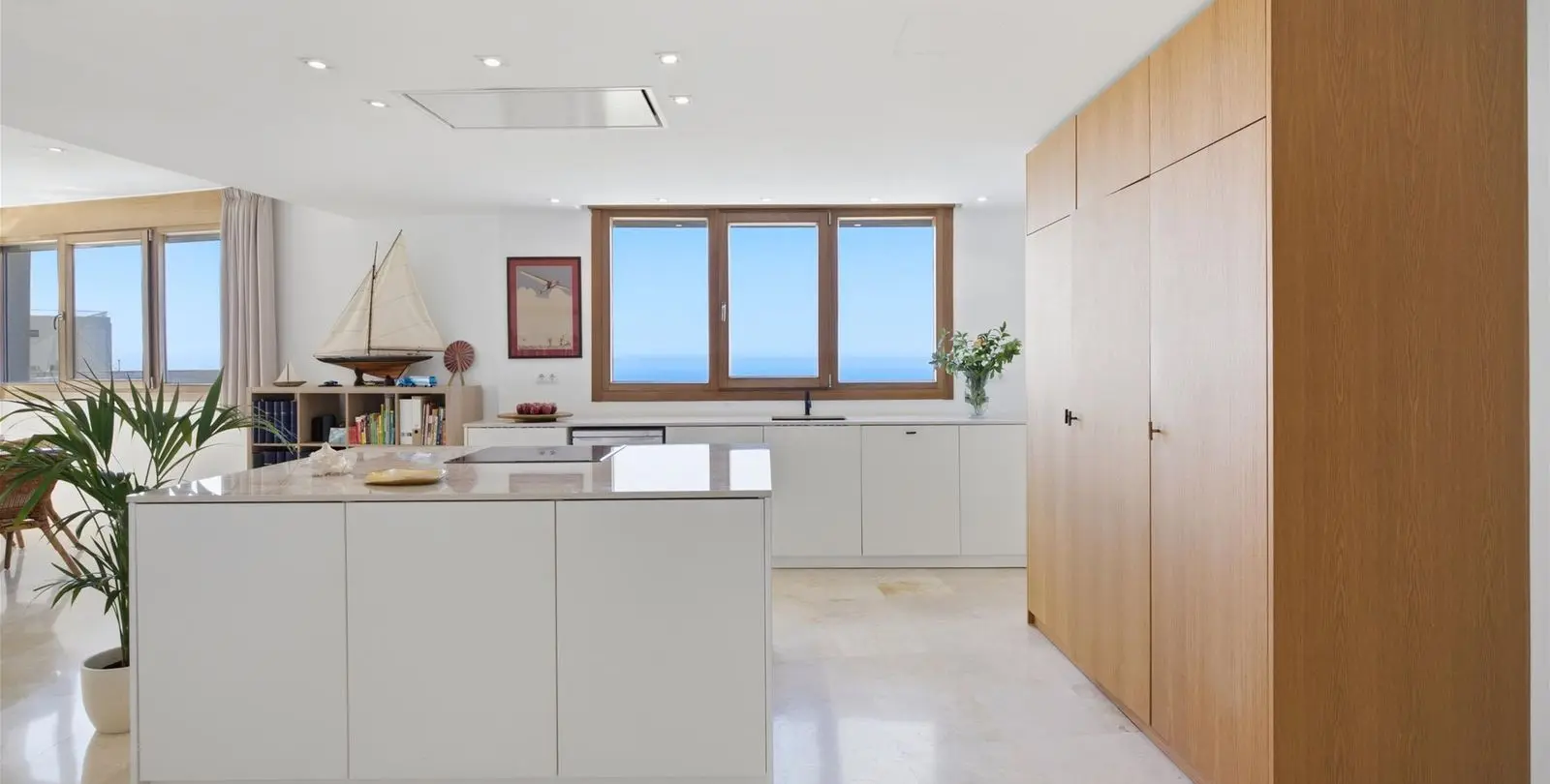 Продажа двухуровневого пентхауса в Altos de los Monteros 26