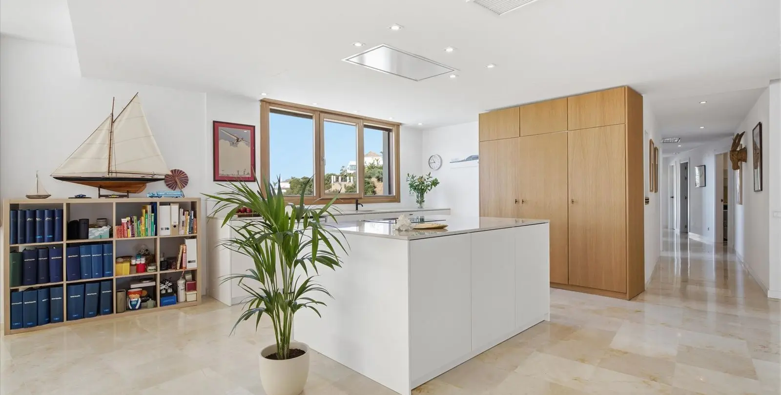Продажа двухуровневого пентхауса в Altos de los Monteros 28