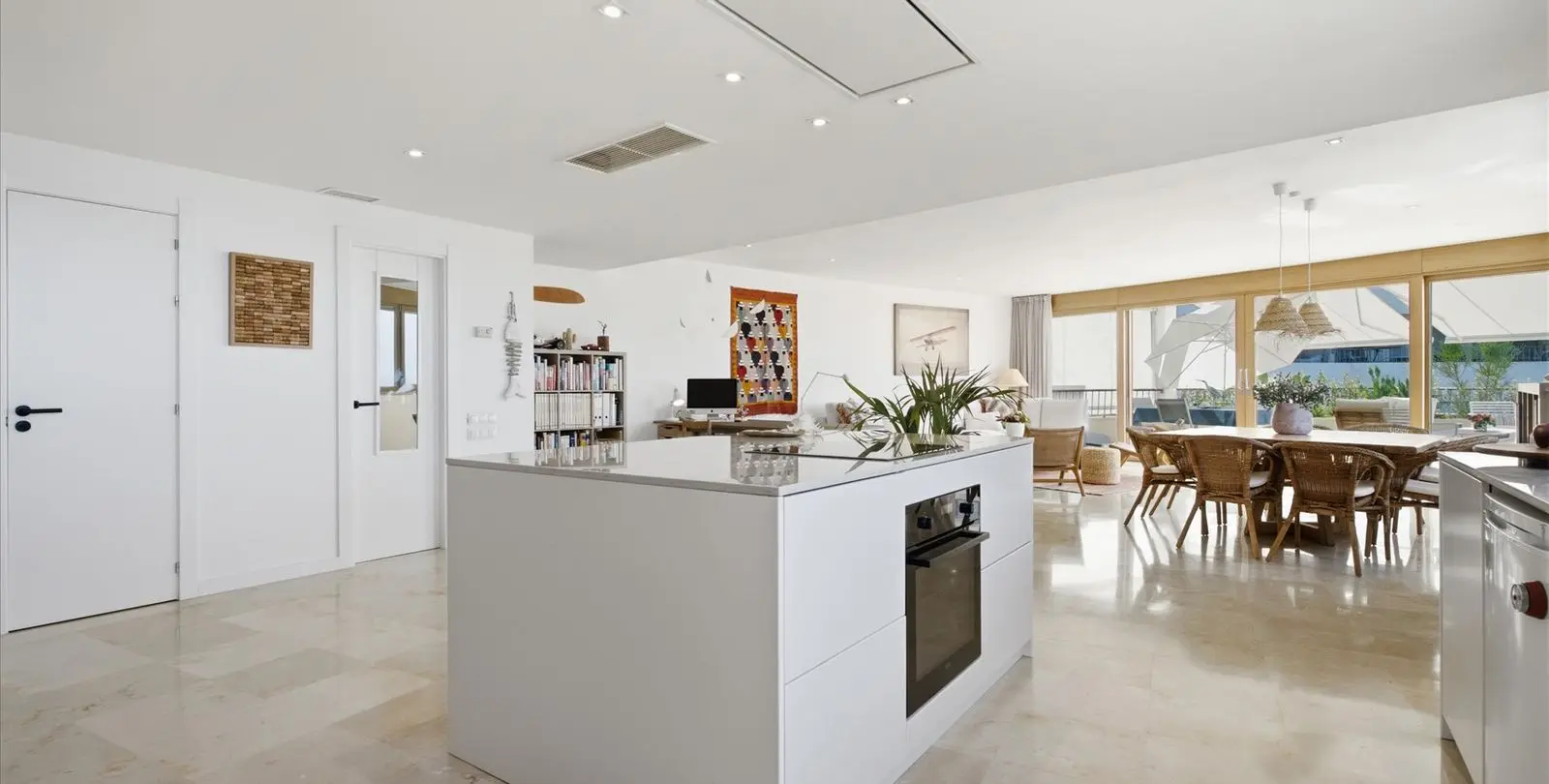 Продажа двухуровневого пентхауса в Altos de los Monteros 29