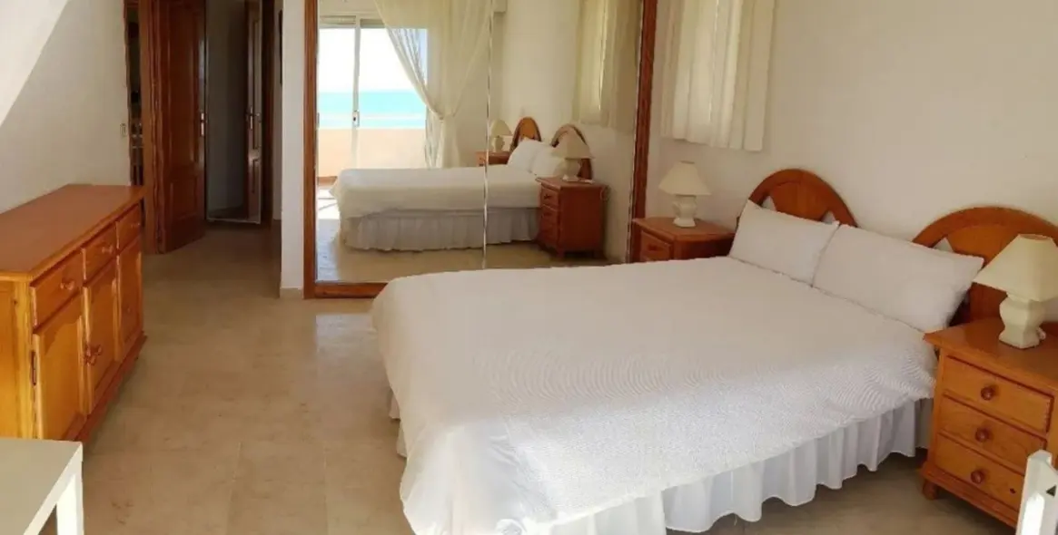 Sale of middle floor apartment in Estepona 4