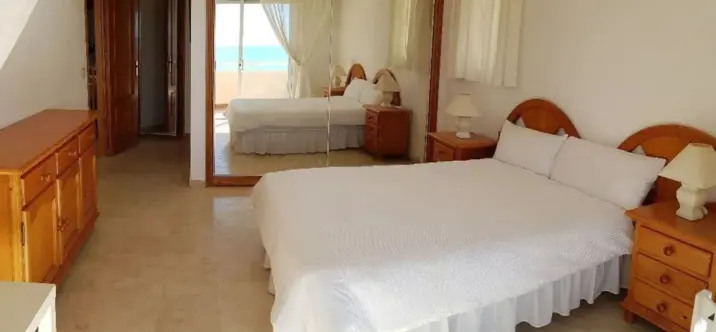 Sale of middle floor apartment in Estepona 3