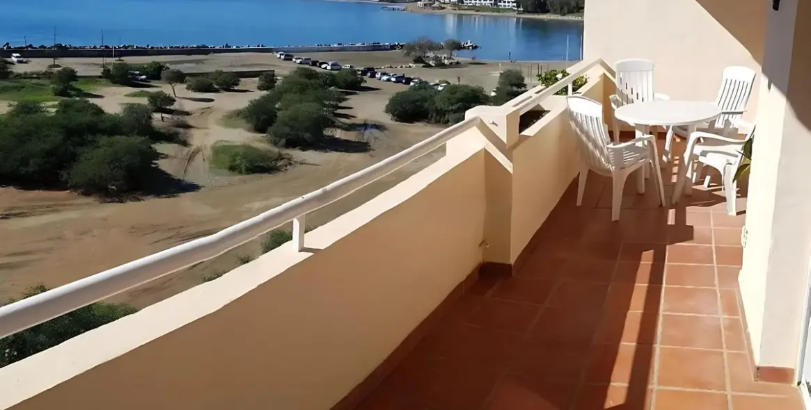 Sale of middle floor apartment in Estepona 5