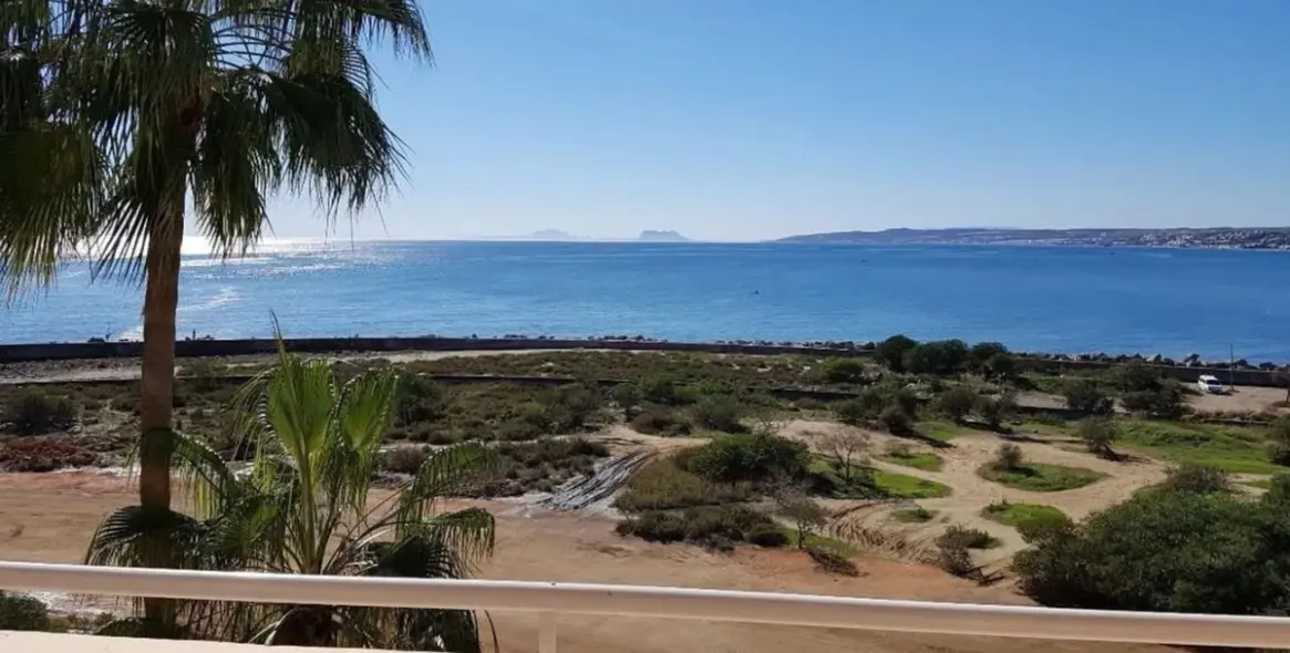 Sale of middle floor apartment in Estepona 6