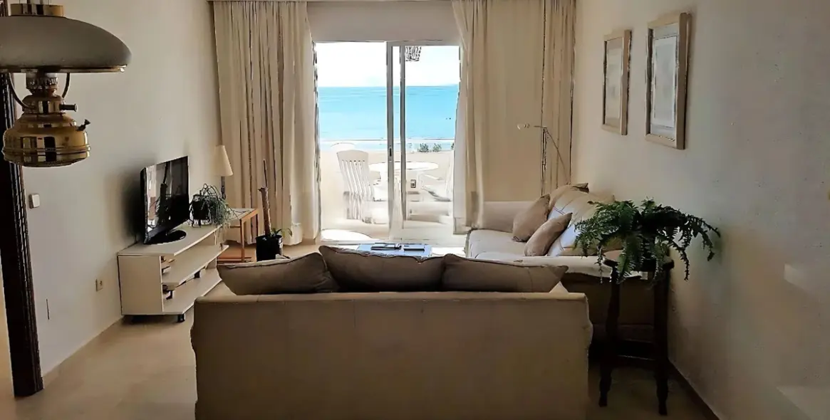 Sale of middle floor apartment in Estepona 11