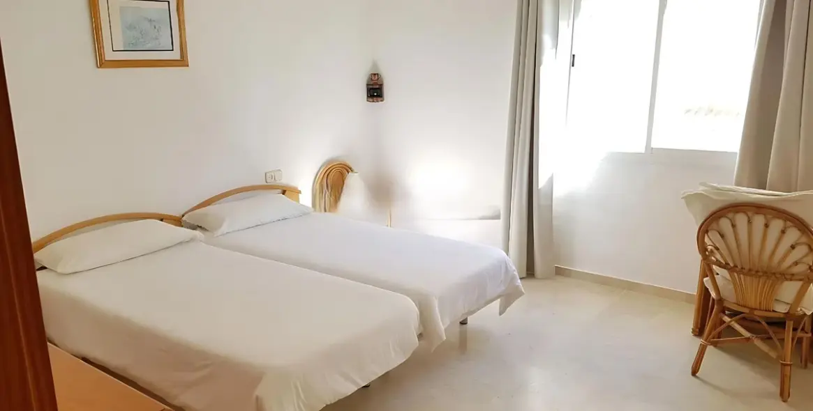 Sale of middle floor apartment in Estepona 14