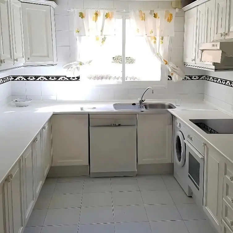 Sale of middle floor apartment in Estepona