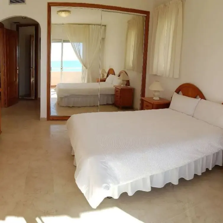 Sale of middle floor apartment in Estepona
