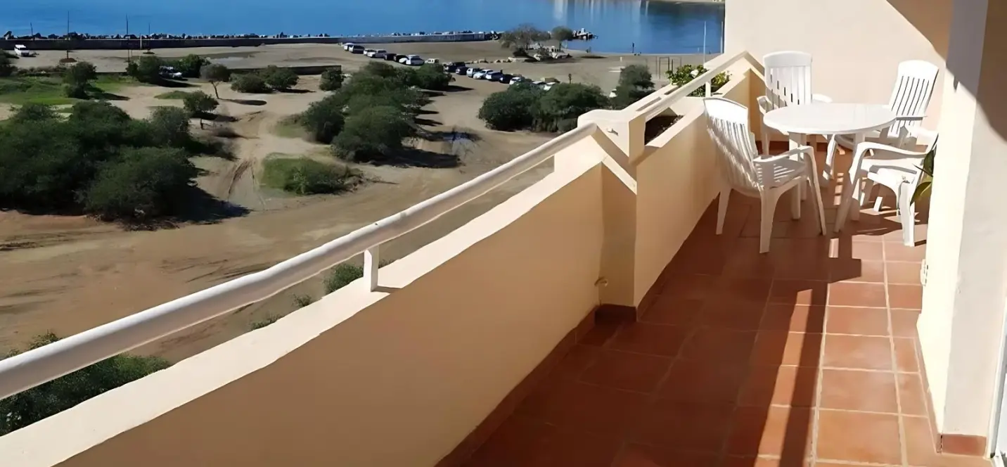 Sale of middle floor apartment in Estepona 4