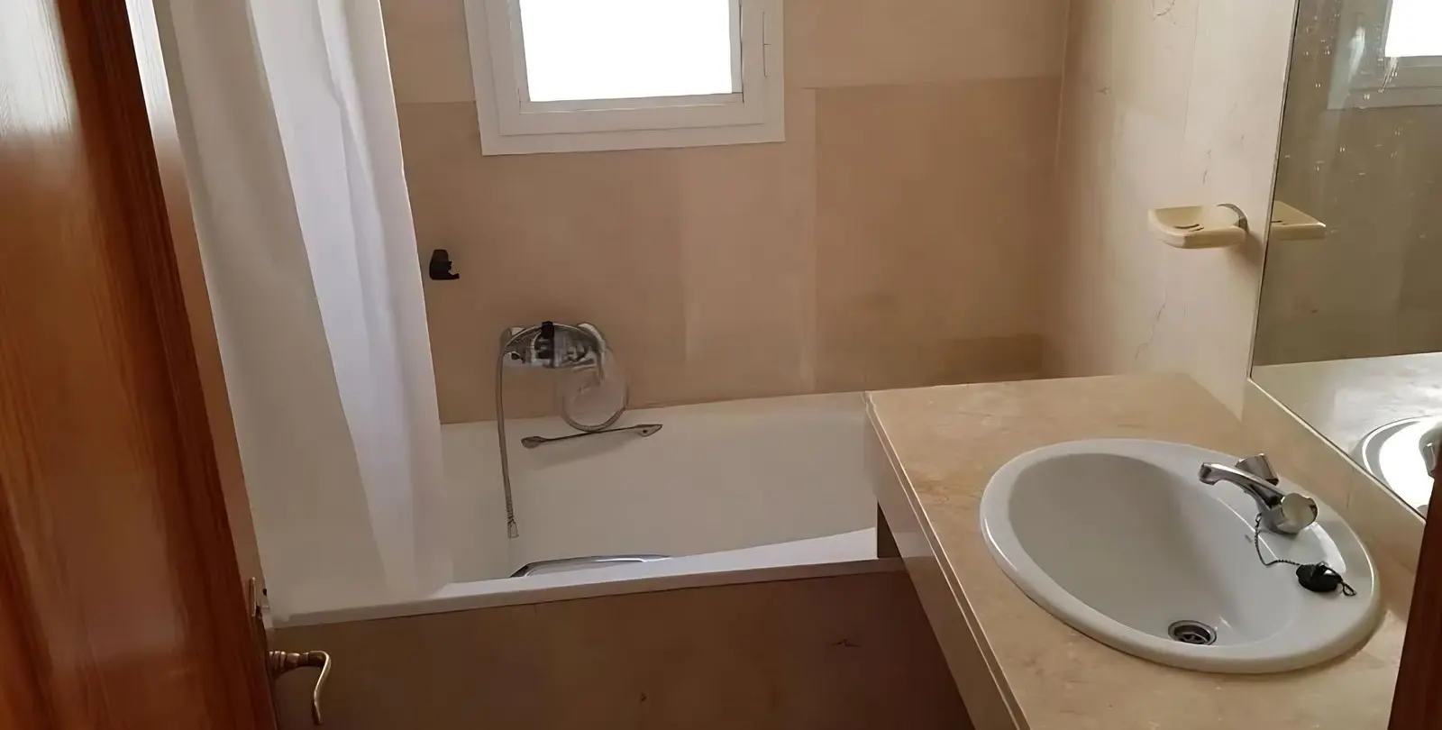 Sale of middle floor apartment in Estepona 15