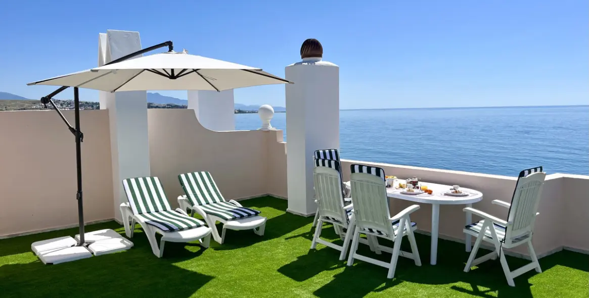 Продажа двухуровневого пентхауса в Estepona 1