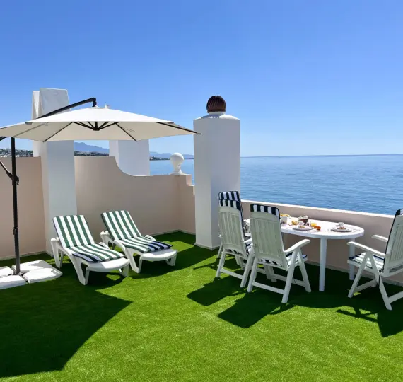 Продажа двухуровневого пентхауса в Estepona