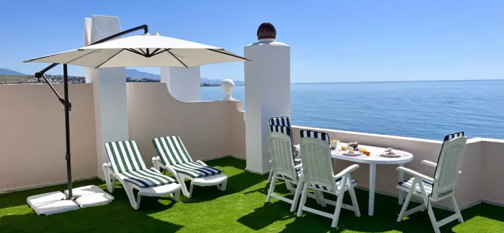 Продажа двухуровневого пентхауса в Estepona 0