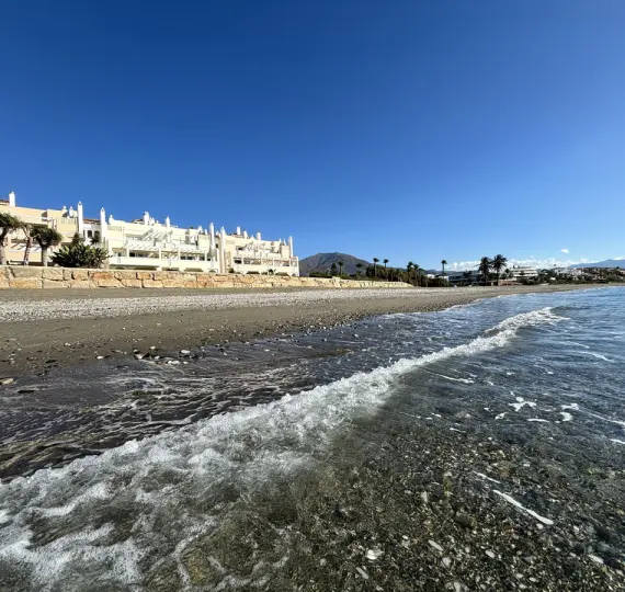 Продажа двухуровневого пентхауса в Estepona