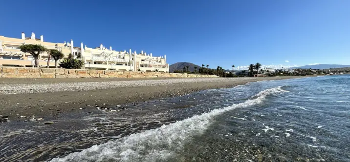 Продажа двухуровневого пентхауса в Estepona 1