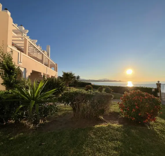 Продажа двухуровневого пентхауса в Estepona