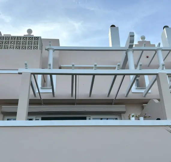 Продажа двухуровневого пентхауса в Estepona