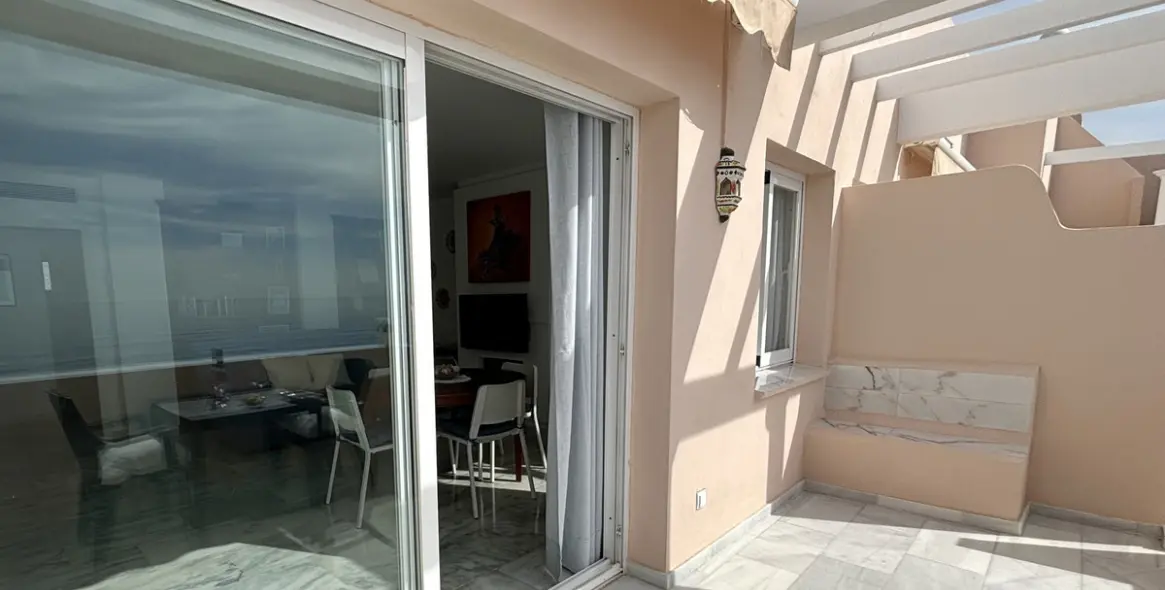 Продажа двухуровневого пентхауса в Estepona 18